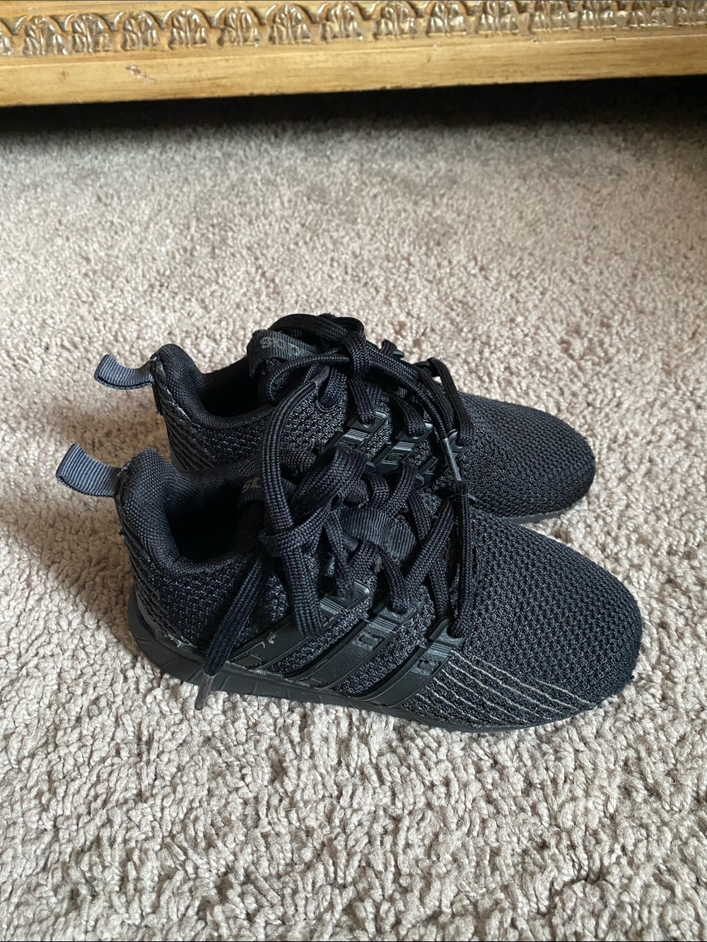 Adidas Questar glow low Kids Black Knit Lace-Up Sneakers size 12 US
